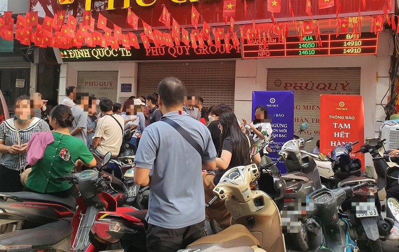 Giá vàng miếng SJC và vàng nhẫn tăng từ 3,9-4,4 triệu đồng/lượng so với chốt phiên hôm qua. Giá vàng miếng SJC và vàng nhẫn tăng từ 3,9-4,4 triệu đồng/lượng so với chốt phiên hôm qua.