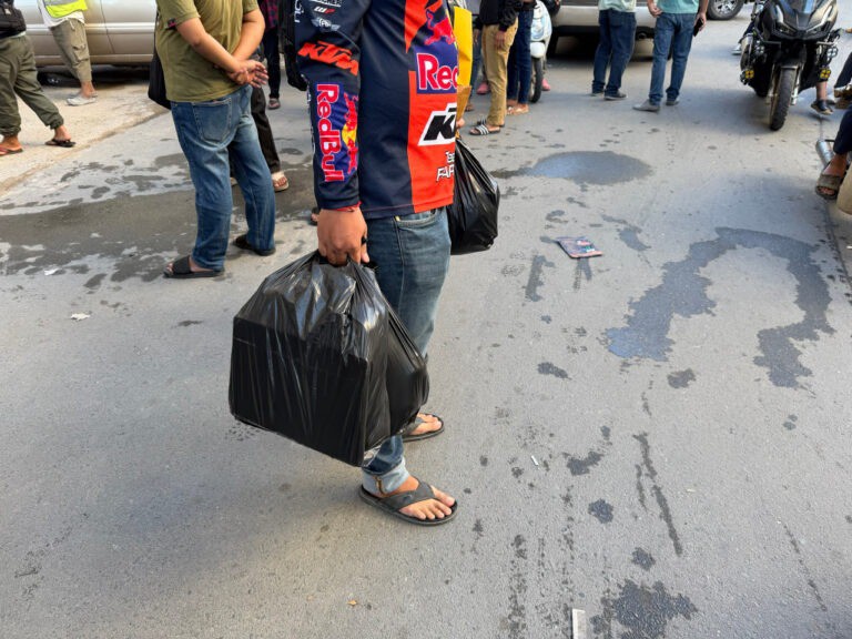 Cảnh sát Campuchia thu giữ 5 kg ma túy các loại và nhiều chất kích thích khác. Ảnh: Khmer Times