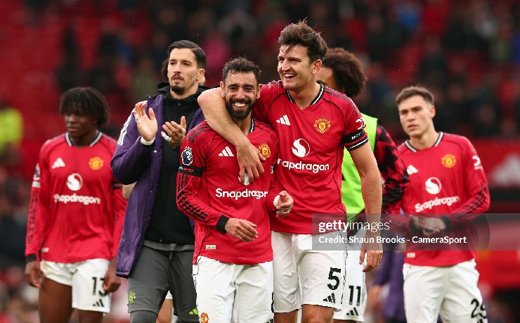 Fernandes vẫn muốn ở lại MU dù được nhiều CLB châu Âu quan tâm