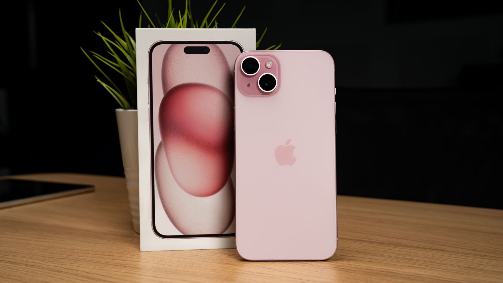 iPhone 15 Plus màu hồng