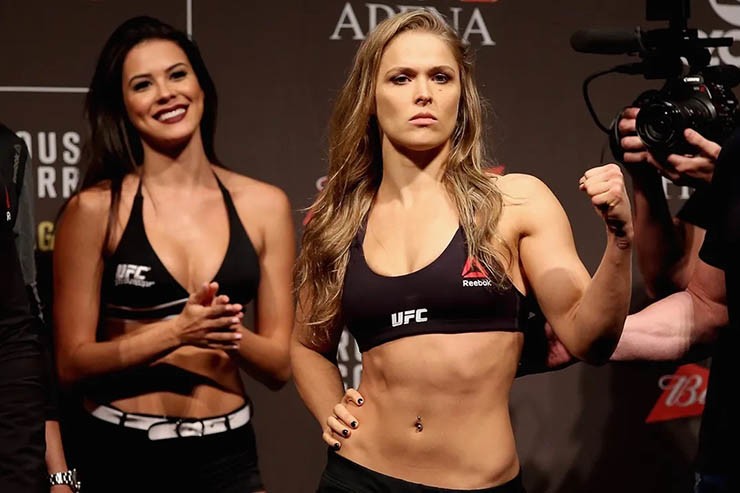 Ronda Rousey (bên phải) có thể tái xuất
