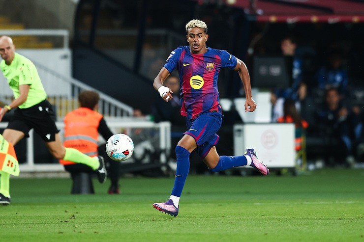 Yamal giờ đây sẽ chỉ ký nếu người hâm mộ trả phí để sở hữu chữ ký của anh trên vật phẩm lưu niệm