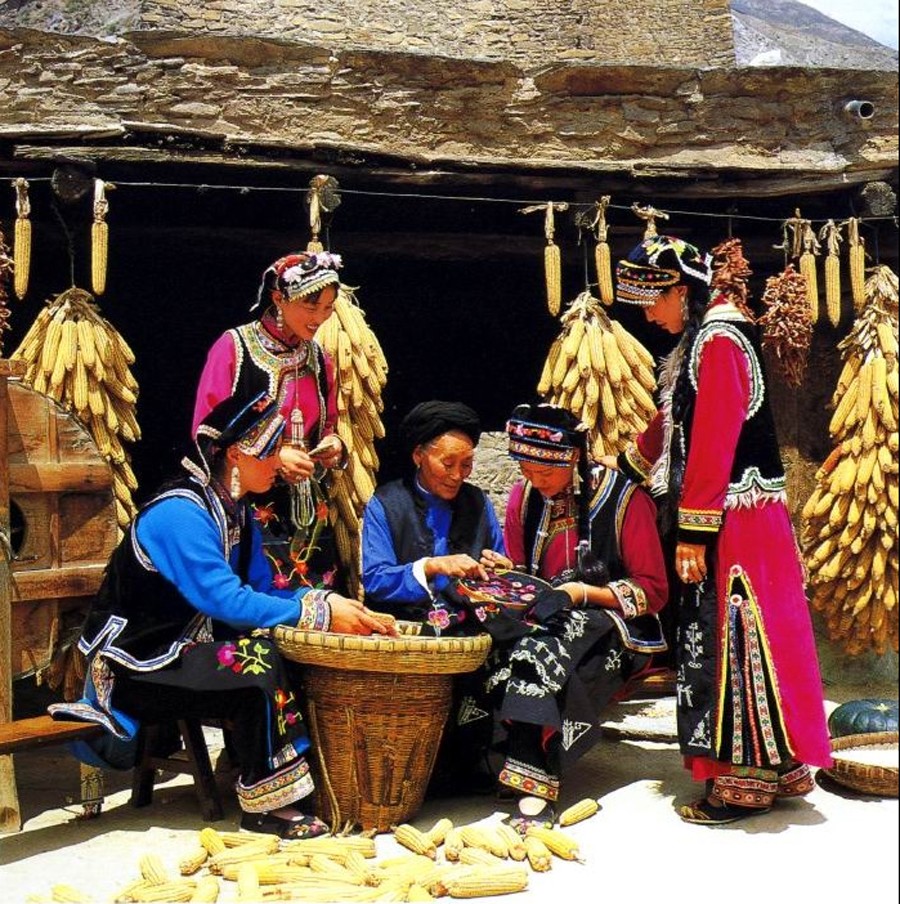Nghề thêu ở làng Đào Bình rất nổi tiếng.&nbsp;