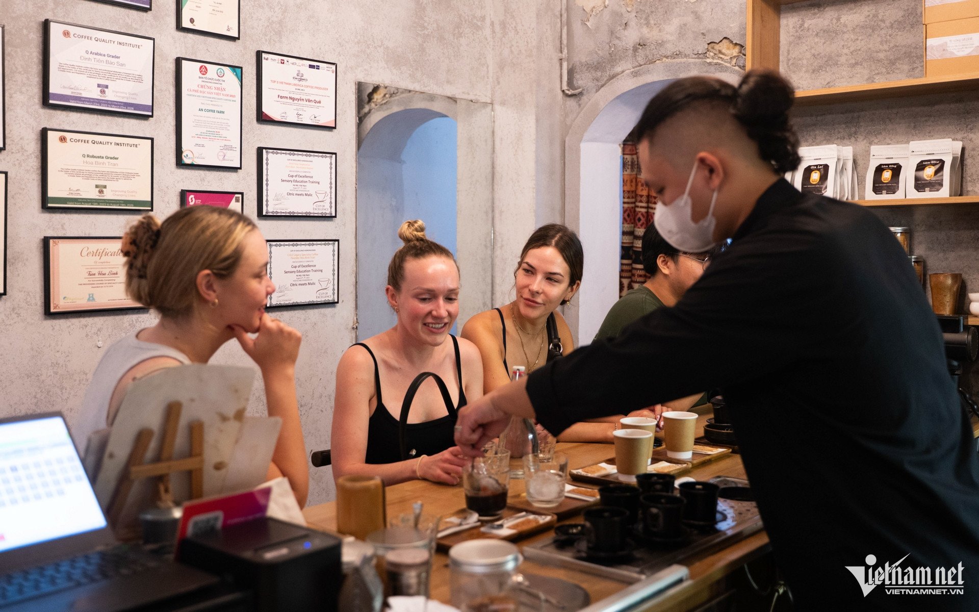 Quán cà phê có không gian hoài niệm cho buổi hẹn hò ngày 20/10