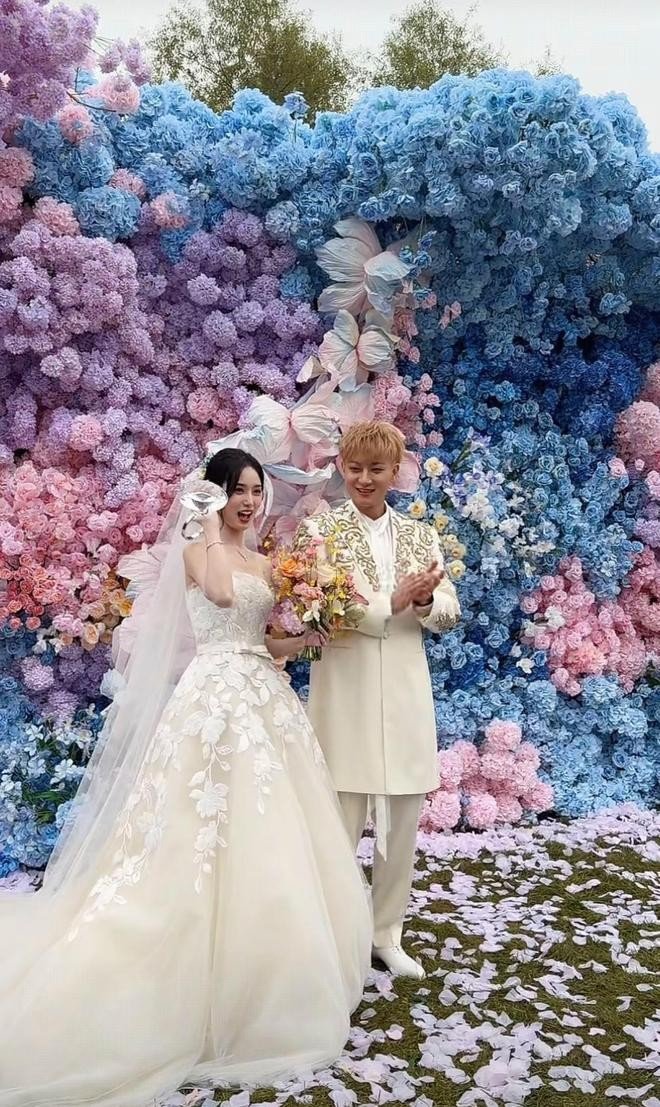 Không chỉ hoa bông cải, đám cưới Hoàng Tử Thao và Từ Nghệ Dương còn có màn trao nhẫn cưới "kim cương 500 carat".