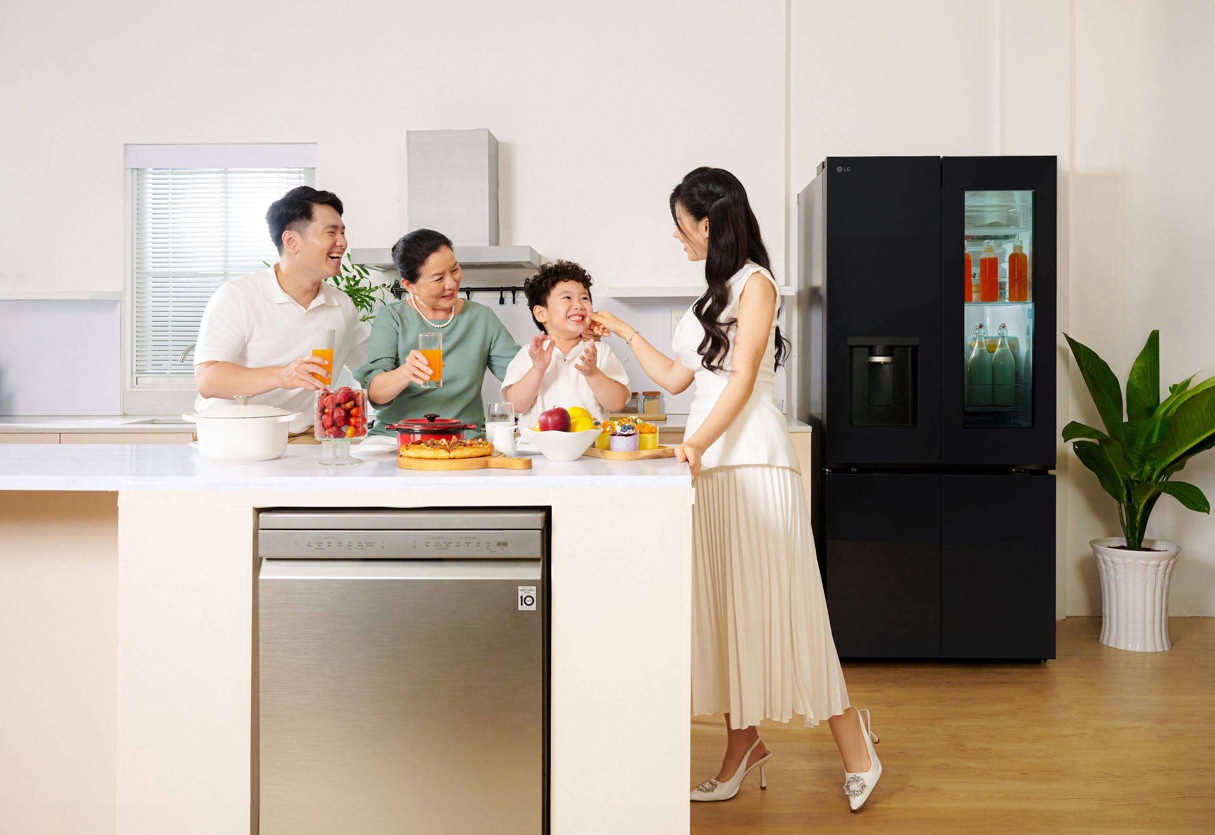 Máy rửa bát LG QuadWash TrueSteam được trang bị màn hình hiển thị thuần Việt.