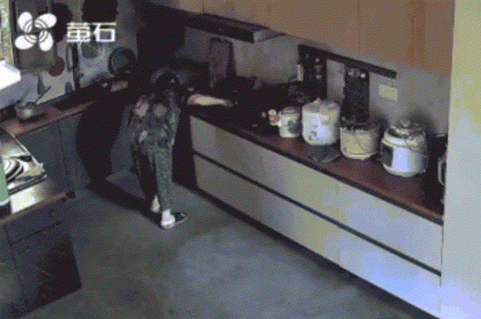 Ống ga rò rỉ gây cháy nổ, cụ bà 82 tuổi bình tĩnh xử trí, thoát nạn ngoạn mục - 2