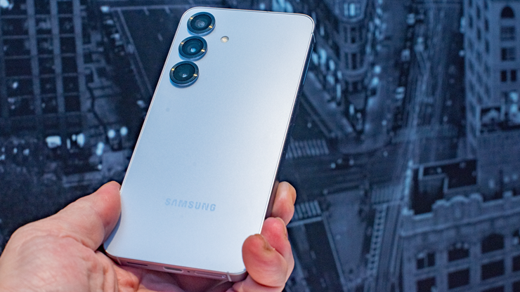 Thế hệ kế nhiệm Galaxy S25 có thể vẫn "dậm chân tại chỗ".