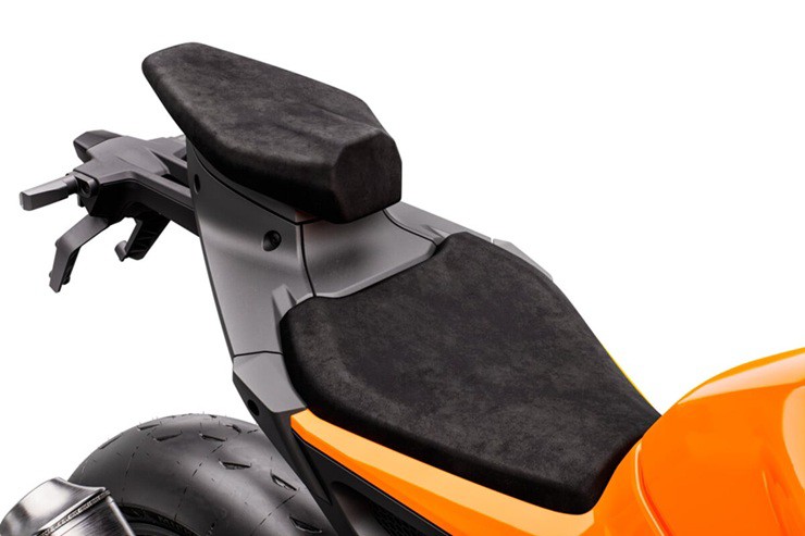 KTM 990 RC R 2026 trình làng: Quái thú mới khuấy đảo làng mô tô thể thao - 4