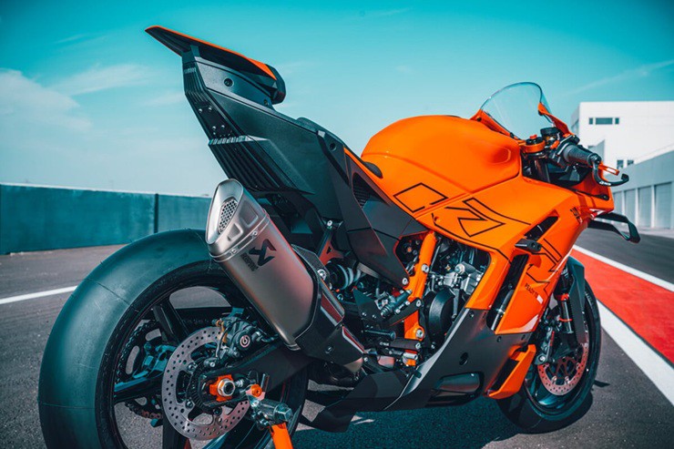 KTM 990 RC R 2026 trình làng: Quái thú mới khuấy đảo làng mô tô thể thao - 5