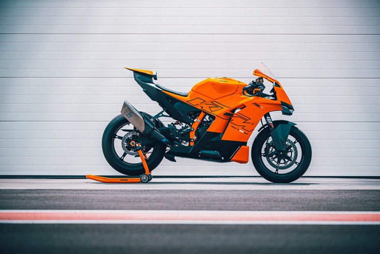 KTM 990 RC R 2026 trình làng: Quái thú mới khuấy đảo làng mô tô thể thao - 7