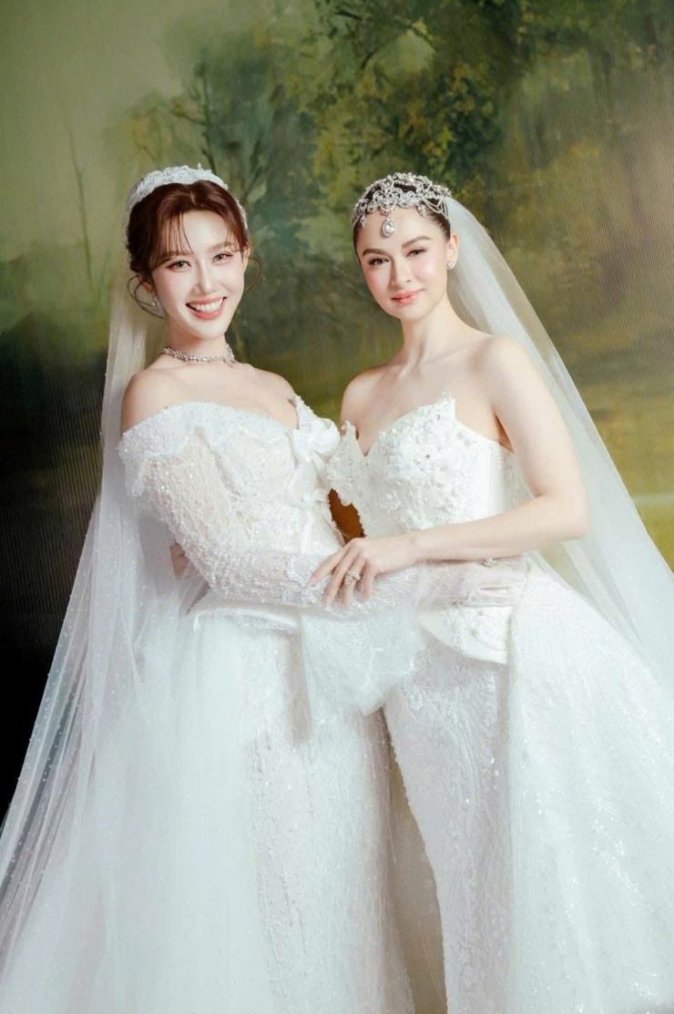 Diễn viên Thúy Ngân chụp ảnh cùng Marian Rivera - "Mỹ nhân đẹp nhất Philippines" trong dịp diễn chung show tại TPHCM. 