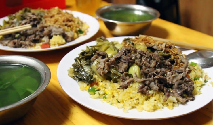 Cơm rang dưa bò ngõ Tràng Tiền. Ảnh: Anh Minh