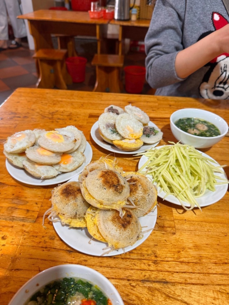 Tăng Thanh Hà 'mê quên lối về' mùa hồng chín ở Đà Lạt - 5