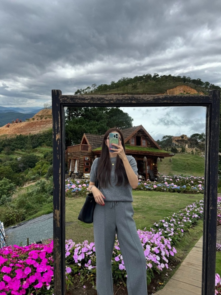 Tăng Thanh Hà 'mê quên lối về' mùa hồng chín ở Đà Lạt - 7