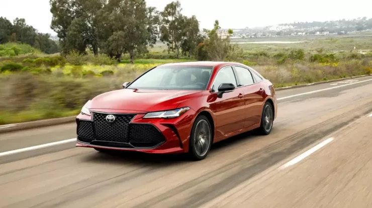 Chiếc Toyota Avalon thế hệ thứ năm và cũng là thế hệ cuối cùng mang đến phong cách năng động. Ảnh: Toyota.
