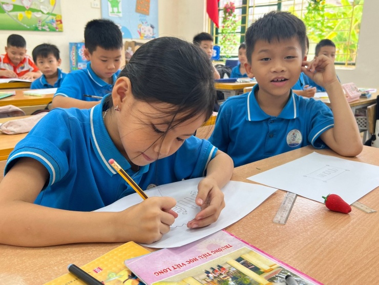 Học sinh Trường tiểu học Việt Long (Hà Nội) trong một giờ học. (ảnh: Hà Linh)