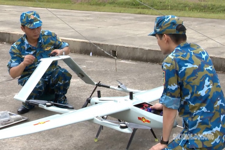 Kiểm tra hệ thống điện tử của thiết bị.