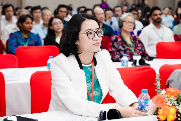 Bỏ bữa, ăn vội, ăn khuya – “combo” phá hủy dạ dày người trẻ