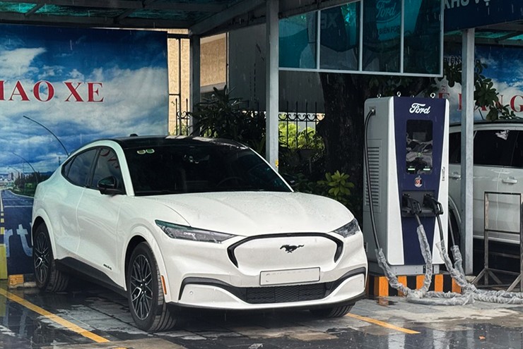 Xe điện Ford Mustang Mach E bàn giao 13 chiếc trên cả nước