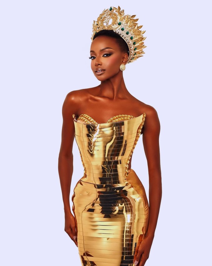 Miss Grand Ghana - Faith Porter - là mỹ nhân đến từ Tây Phi được khán giả quốc tế cũng như nhiều thí sinh yêu thích. Người đẹp 26 tuổi có phong thái đĩnh đạc của nữ hoàng, vóc dáng quyến rũ. Cô có tên trong top 10 thí sinh trình diễn áo tắm đẹp nhất do ban giám khảo bình chọn. Faith cũng ghi dấu ấn với khả năng ca hát, được dự đoán thắng giải Tài năng.