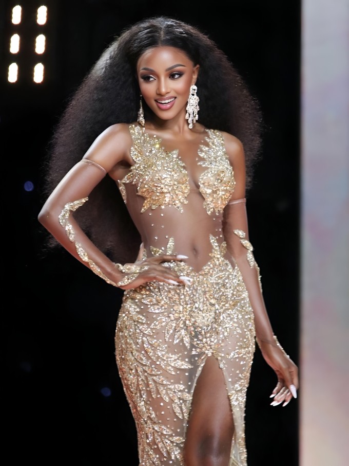 Hoa hậu Tanzania - Beatrice Alex Akyoo - là ứng viên sáng giá khác của khu vực châu Phi. Cô 25 tuổi, tốt nghiệp Cử nhân Nghệ thuật và Thiết kế tại Đại học Dar es Salaam. Beatrice có nhan sắc rực rỡ, thân hình nóng bỏng và phong thái tự tin. Beatrice hiện vào top 10 thí sinh trình diễn áo tắm đẹp nhất do ban giám khảo bình chọn và top 15 phần thi Tài năng.