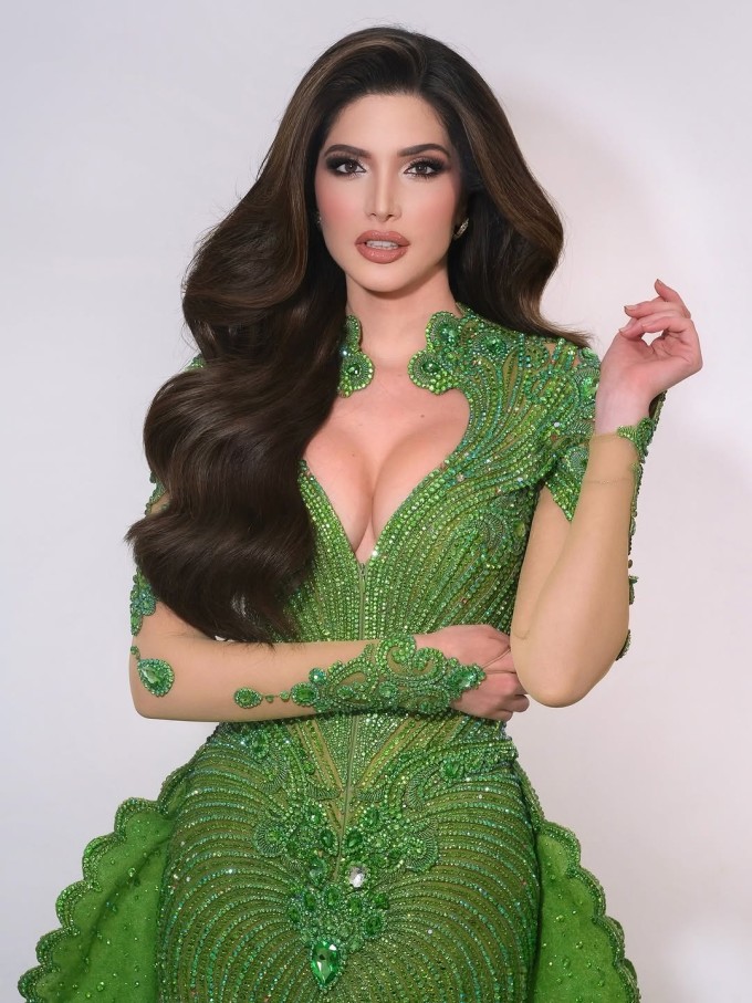 Miss Grand Venezuela - Nariman Battikha - cũng là thí sinh gây chú ý trong suốt ba tuần dự thi. Cô có chiều cao ấn tượng 1,8 m và gương mặt sắc sảo, hiện đại. Nariman từng tham gia nhiều cuộc thi nhan sắc, vào top 10 Hoa hậu Siêu quốc gia 2018 và đăng quang cuộc thi Reina Hispanoamericana (dành cho các quốc gia Mỹ Latin). Người đẹp sinh năm 1995, xuất thân từ một gia đình gốc Syria có truyền thống kinh doanh. Sau khi hoàn thành chương trình trung học, Nariman quyết định định cư tại Mỹ để học tiếng Anh. Sau đó, cô tốt nghiệp chuyên ngành Kinh tế Kinh doanh tại Đại học Metropolitan ở Caracas. Hiện tại, cô là một người mẫu, nhà kinh tế học và doanh nhân.