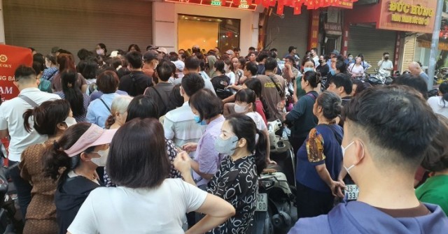 Giá vàng ngày 18/10: Quay đầu giảm sâu, tiệm và...