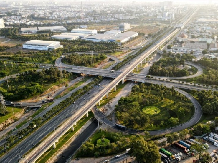 Xa lộ Hà Nội mở rộng lên 16 làn xe, khu Đông bước vào giai đoạn tăng tốc