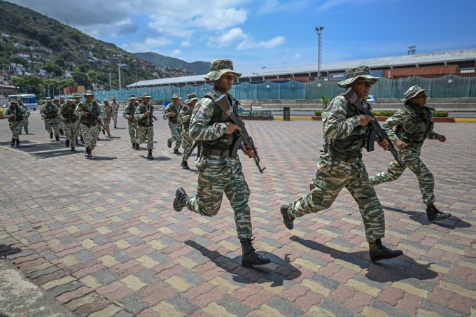 Dân quân Venezuela tập trận tại La Guaira ngày 8/10. Ảnh: AFP Dân quân Venezuela tập trận tại La Guaira ngày 8/10. Ảnh: AFP