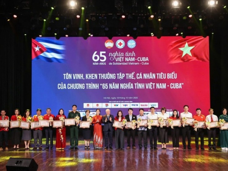 Nhân dân Việt Nam ủng hộ 615 tỉ đồng hỗ trợ nhân dân Cuba anh em
