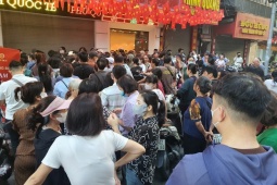 Giá vàng ngày 18/10: Quay đầu giảm  sâu, tiệm vàng có động thái lạ, tung chiêu “đánh úp” khách