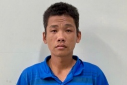 Bắt khẩn cấp cha dượng bạo hà…