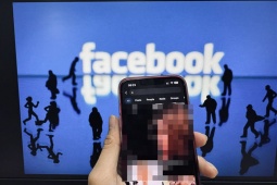 Người dùng Facebook "hoảng hốt" khi thấy toàn nội dung 18+