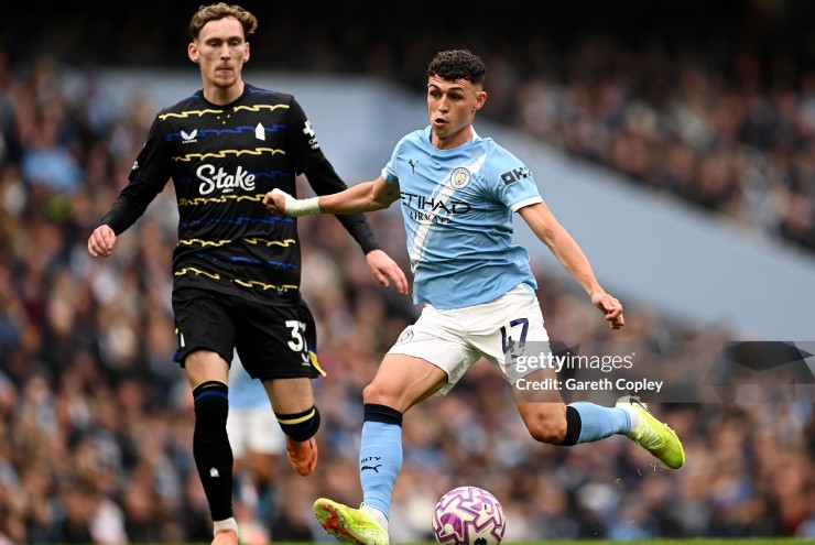 Man City rất vất vả trong hiệp một