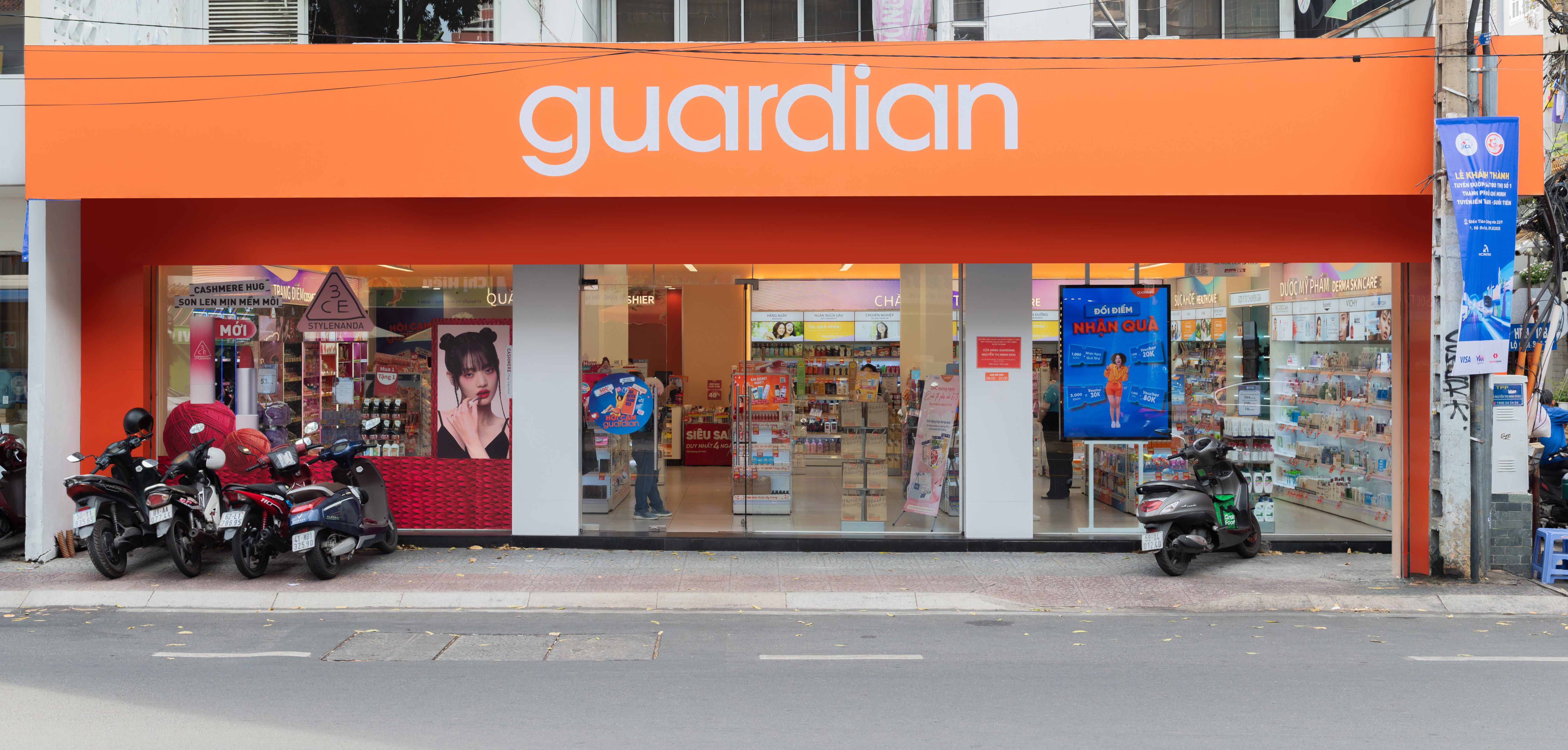 Cửa hàng diện mạo mới hiện đại, truyền cảm hứng mua sắm khỏe đẹp mỗi ngày.