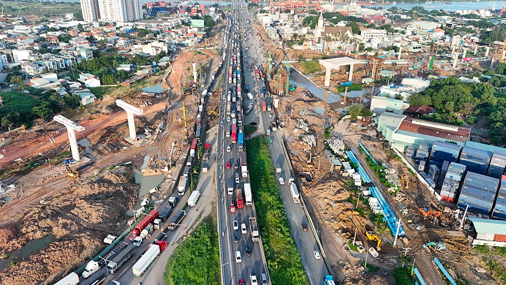 Nút giao Tân Vạn tiếp giáp trục xa lộ Hà Nội, Vành Đai 3