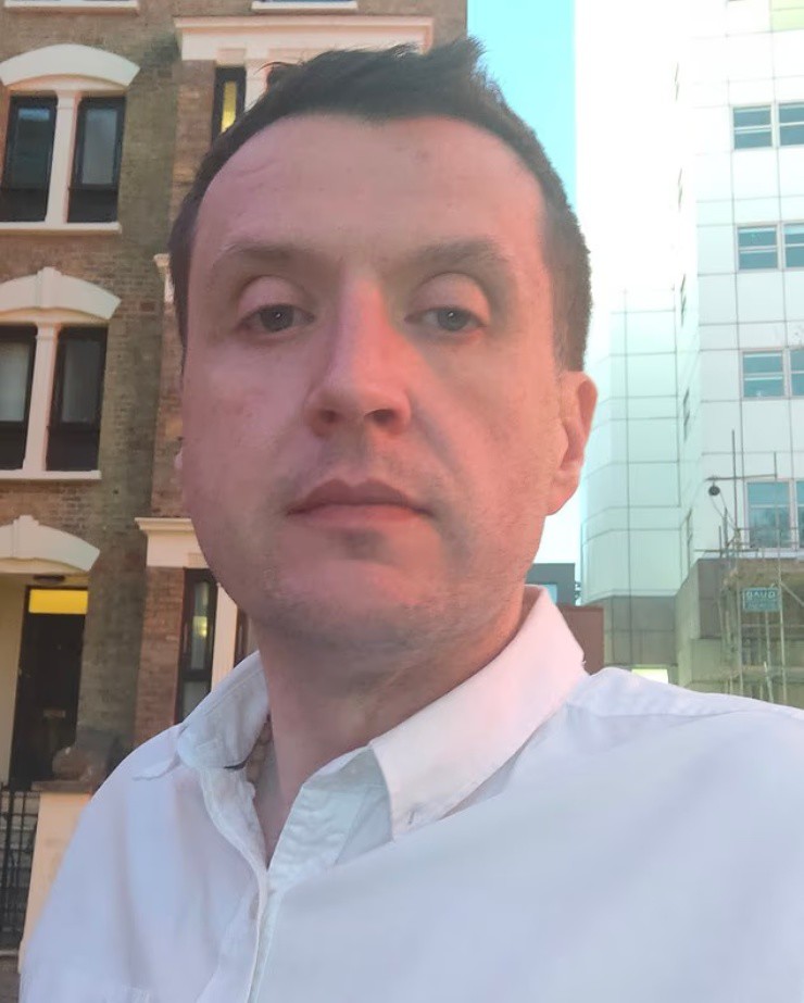 Michael Thompson sụp đổ khi biết đứa trẻ mình yêu thương không phải là con ruột.