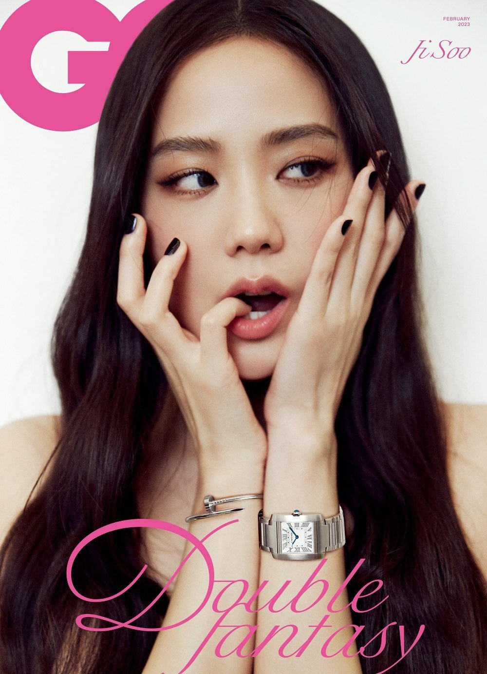 Đáng chú ý, đây là lần thứ hai Jisoo xuất hiện trên bìa GQ Hàn Quốc. Trước đó, ở ấn phẩm tháng 2/2023, cô từng khiến netizen bất ngờ khi thử sức với phong cách ma mị, sắc sảo cùng kiểu tóc hime và tông trang điểm mắt nâu - môi trầm.