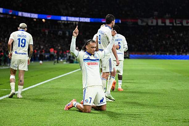 Strasbourg ngược dòng trước PSG ngay trong hiệp 1
