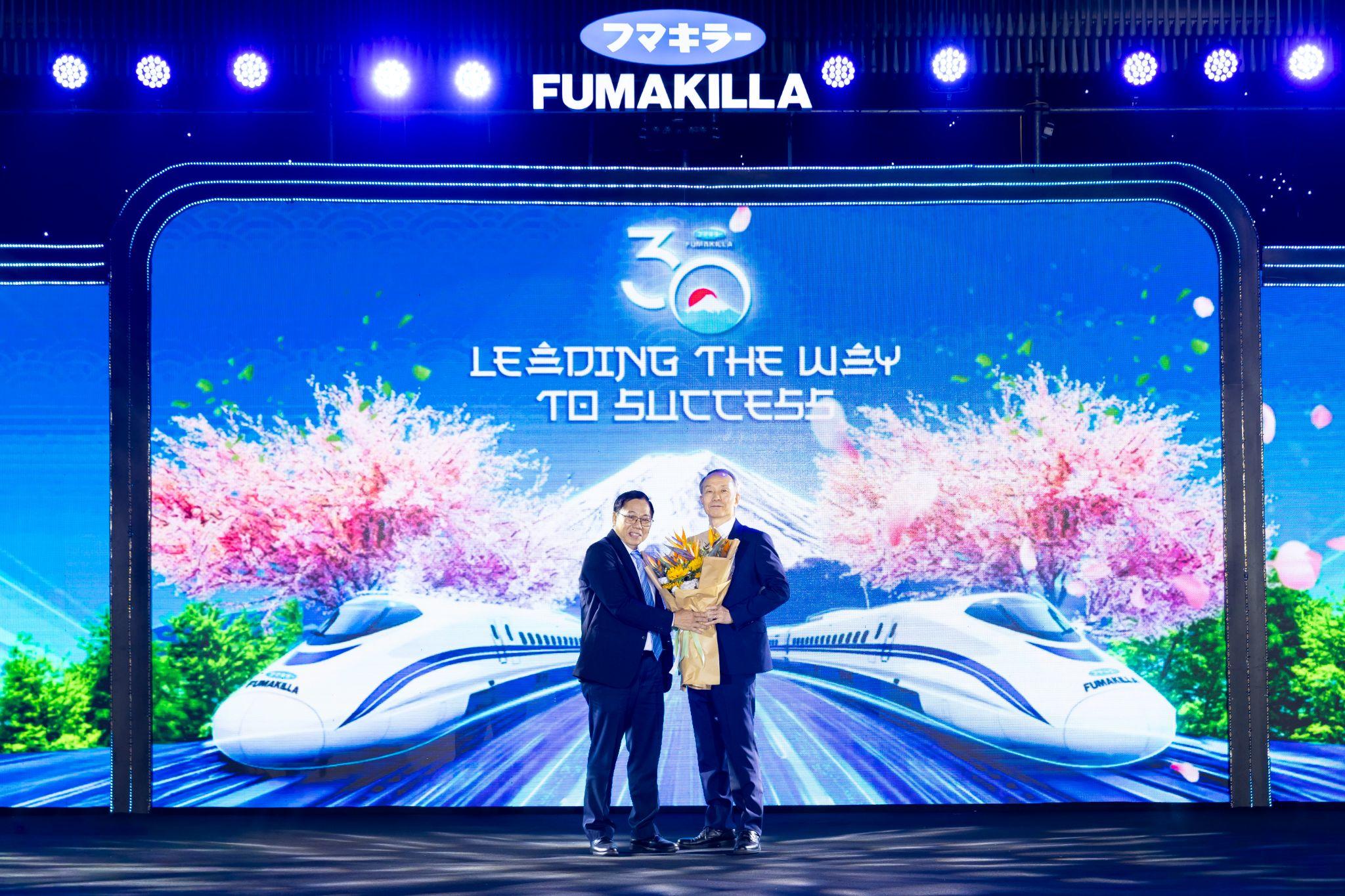 Ông Lê Văn Long - Tổng Giám Đốc FUMAKILLA Việt Nam cùng Ông Masuo Ono - Tổng Lãnh sự quán Nhật Bản tại TP. Hồ Chí Minh.