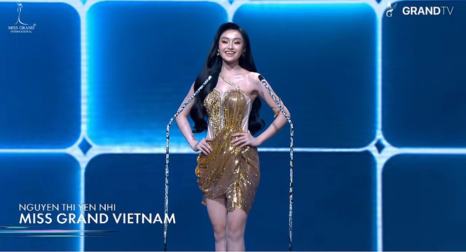 Yến Nhi trình diễn trong chung kết.
