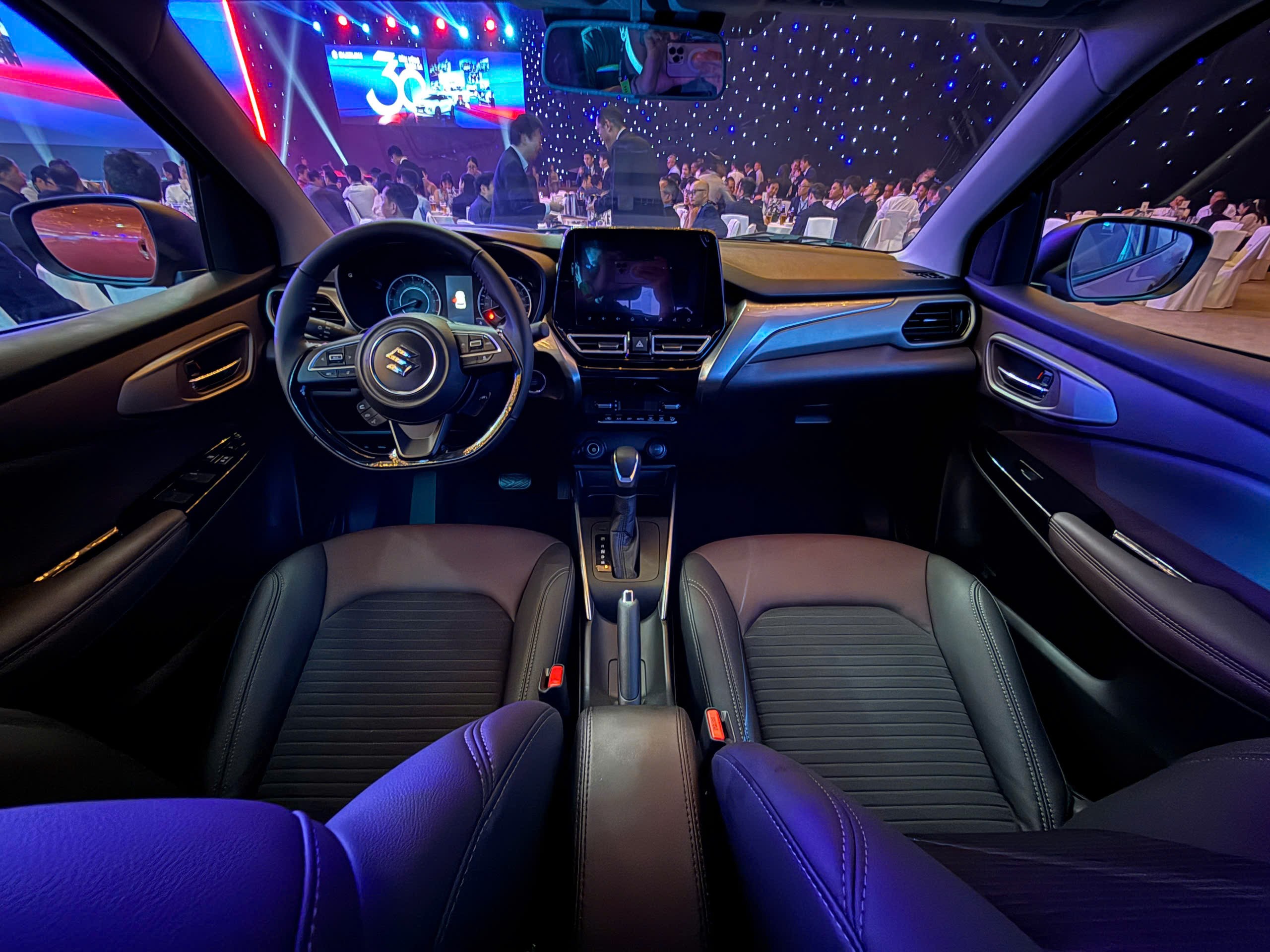 Suzuki Fronx ra mắt thị trường Việt, giá bán từ 520 triệu đồng - 8