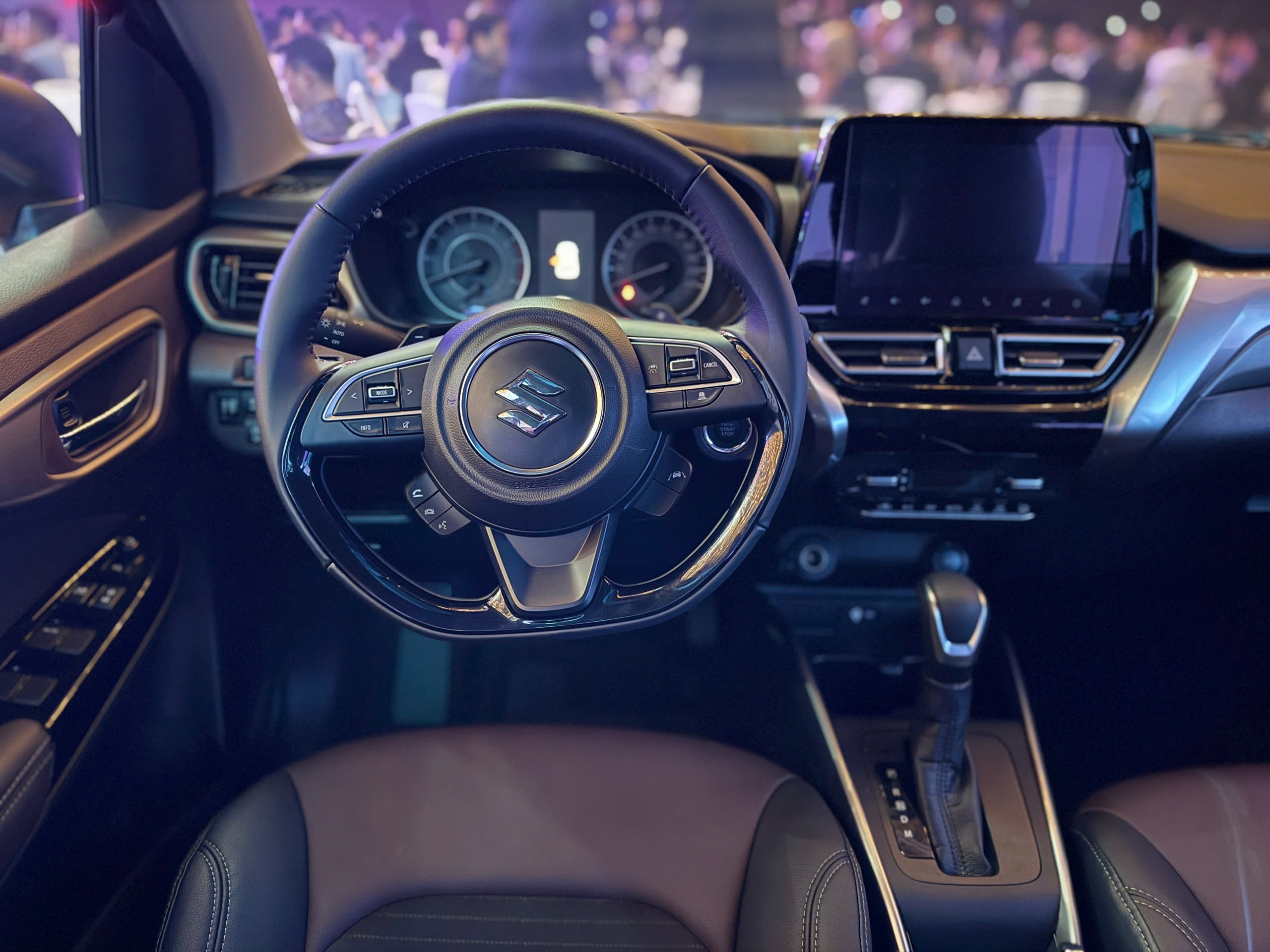 Suzuki Fronx ra mắt thị trường Việt, giá bán từ 520 triệu đồng - 9