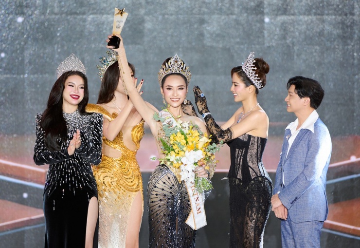 Miss Global Như Vân mặc hở đi chấm thi nhan sắc - 4