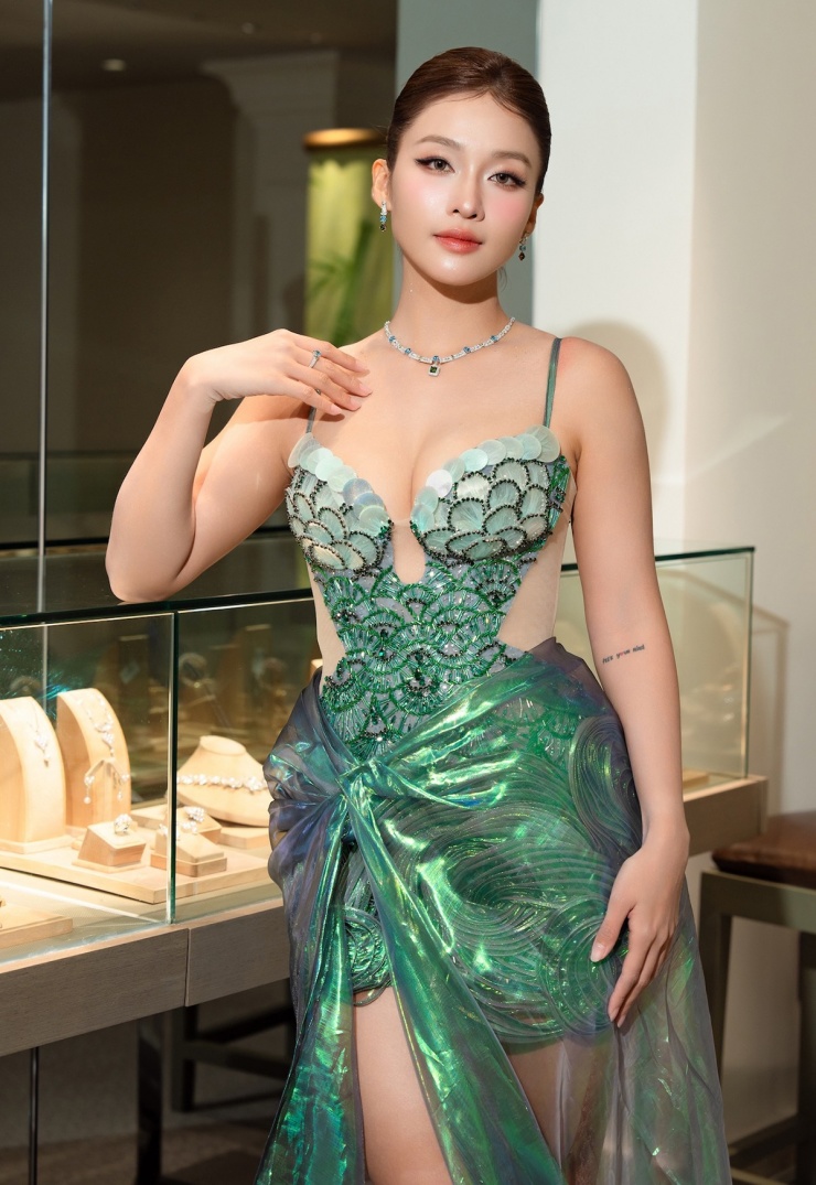 Á hậu Quỳnh Anh đi sự kiện cùng 'bạn trai tin đồn' - 3