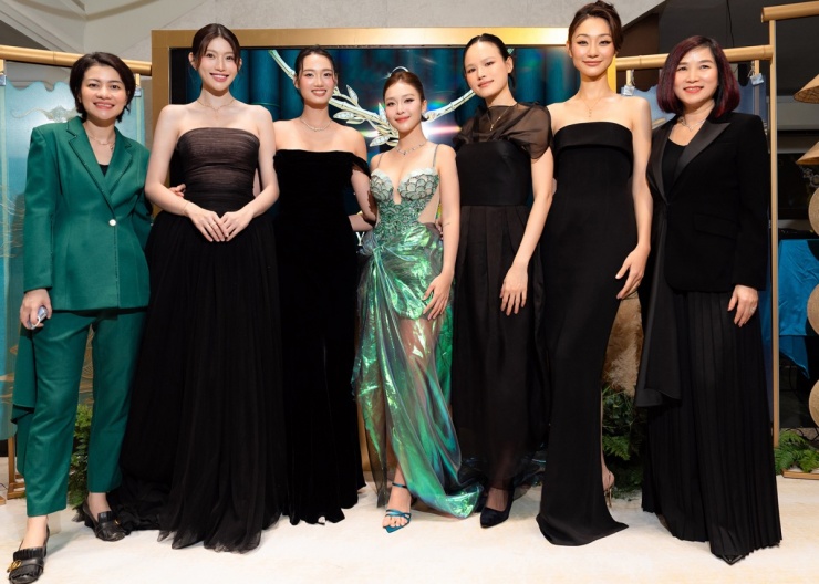 Á hậu Quỳnh Anh đi sự kiện cùng 'bạn trai tin đồn' - 10