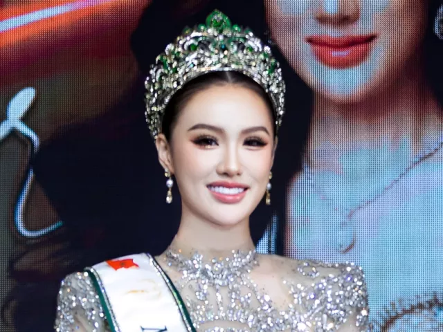 Á hậu Trịnh Mỹ Anh tự xin đi thi Hoa hậu Trái Đất
