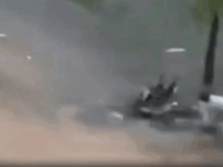 Khoảnh khắc 2 mẹ con bị nước lũ cuốn và lời kể của người bảo vệ lao xuống cứu