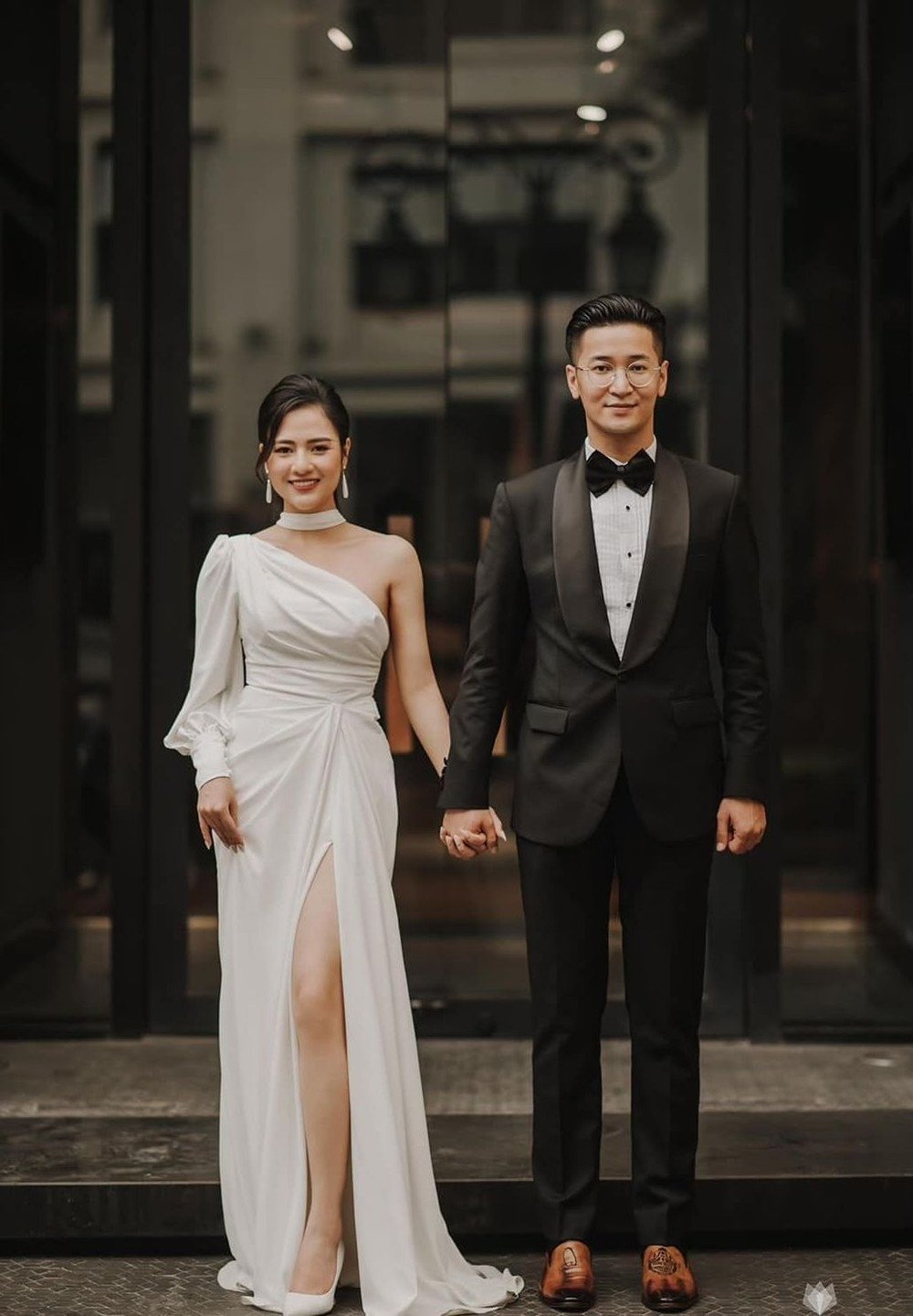 Từ đó mà khán giả nói vui rằng sau hai phim Gió Ngang Khoảng Trời Xanh, Cầu Vồng Cuối Chân Trời thì có lẽ Việt Hoa và Anh Đào chẳng dám đóng chung với nửa kia của mình nữa.